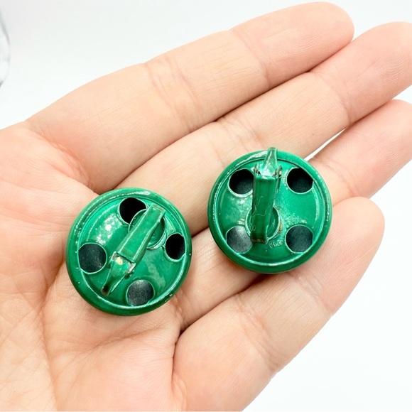 Vintage 80s Green Enamel Stud Clip on Earrings - Picture 4 of 5